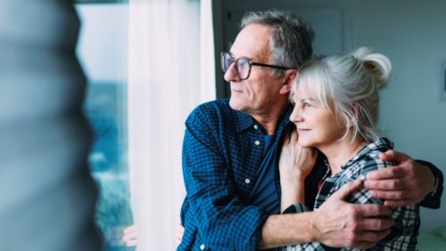 Que el futuro no te tome por sorpresa. Administra a partir de hoy tu fondo de retiro. Haz aportaciones adicionales año con año y mira tu dinero crecer de manera segura y protegido contra la inflación. Llega a tu vejez, disfrútala sin preocupaciones y siéntete tranquilo en el trayecto sabiendo que tienes quién te respalde ante una eventualidad.